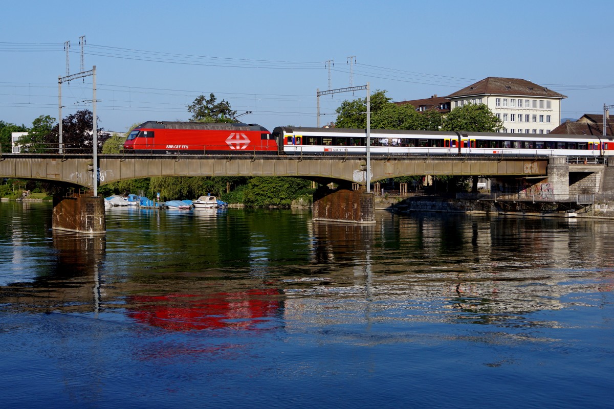 SBB: IR Biel - Konstanz  KONSTANZER genannt  beim Passieren der Aarebrücke Solothurn  am 6. Juni 2015. Diese Züge als Re 460/EW IV Pendel verkehren leider nur noch bis zum Fahrplanwechsel in dieser Form.
Foto: Walter Ruetsch