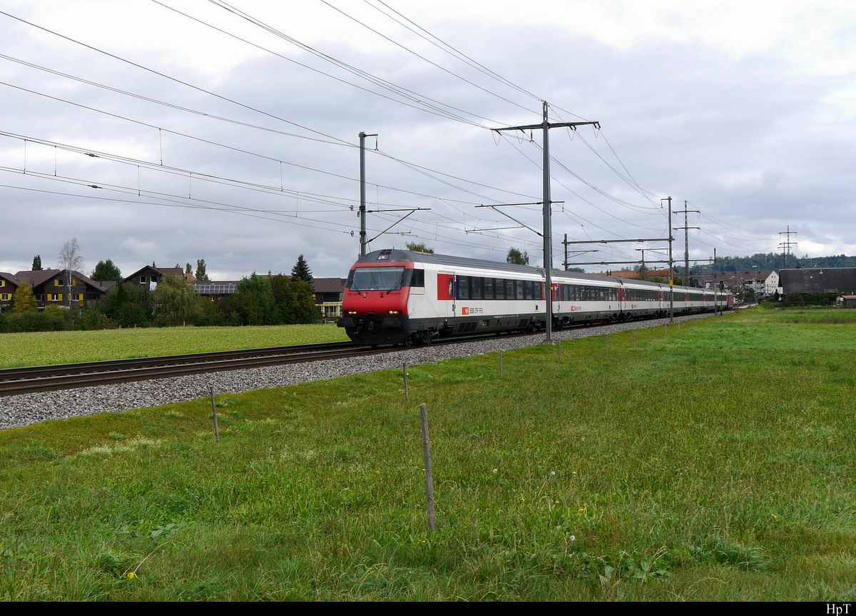 SBB - IR nach Bern an der Spitze der Steuerwagen Bt 50 85 28-94 980-5 unterwegs bei Lyssach am 28.09.2020