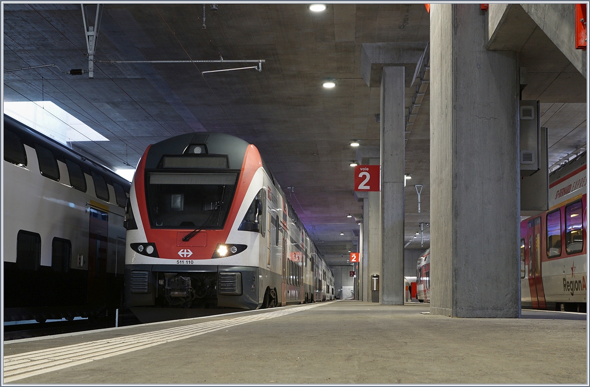 SBB KISS in ungewohnter Umgebung: Der SBB RABe 511 110 hat sein Ziel Le Châble als IR 1745  Verbier Express  erreicht und wartet nun auf die spätnachmittägliche Rückfahrt als RE 18496 nach Genève, wobei der Zug ohne Halt zwischen Martigny und Vevey verkehrt und dort mit dem RE 18460 vereinigt wird.

9. Februar 2020