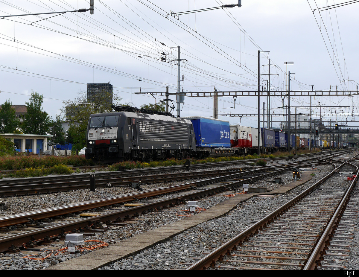 SBB - Lok  189 108-4 vor Güterwagen bei der durchfahrt in Prattelen am 25.09.2020