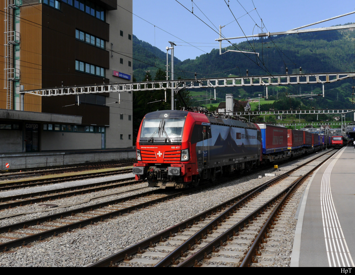 SBB - Lok 193477-7 mit einem Güterzug bei der durchfahrt im Bahnhof von Arth-Goldau am 03.08.2019