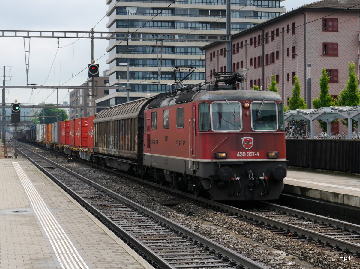 SBB - Lok 420 357-4 mit Güterzug unterwegs im Bahnhof Prattelen am 17.05.2018