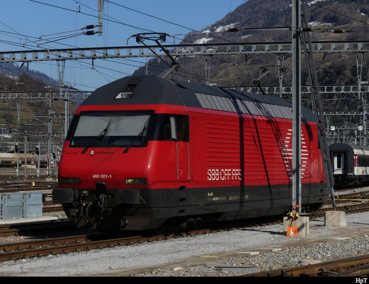 SBB - Lok 460 001-1 im Bahnhofsareal in Brig am 28.02.2021