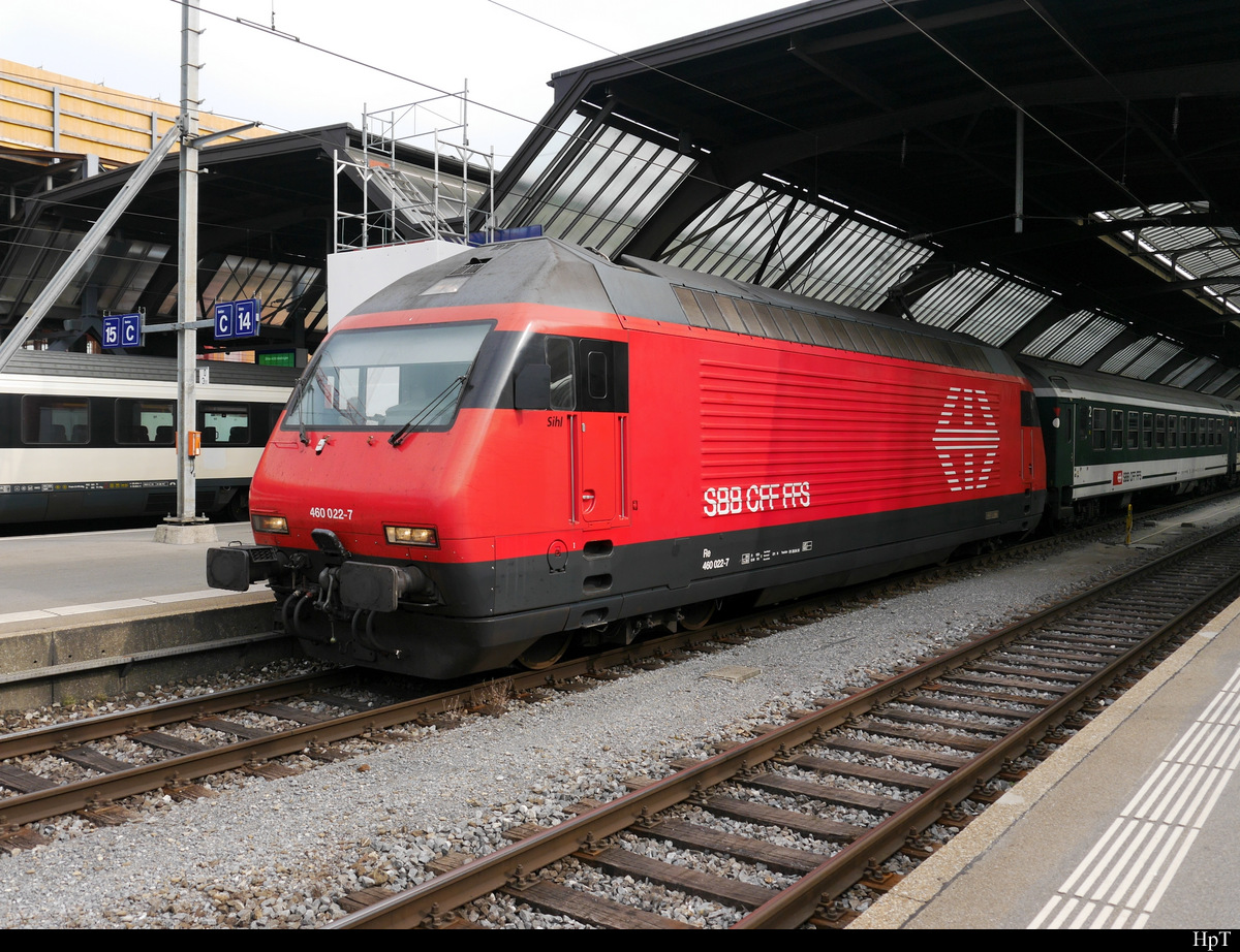 SBB - Lok 460 022-7 vor IR im HB Zürich am 20.10.2018
