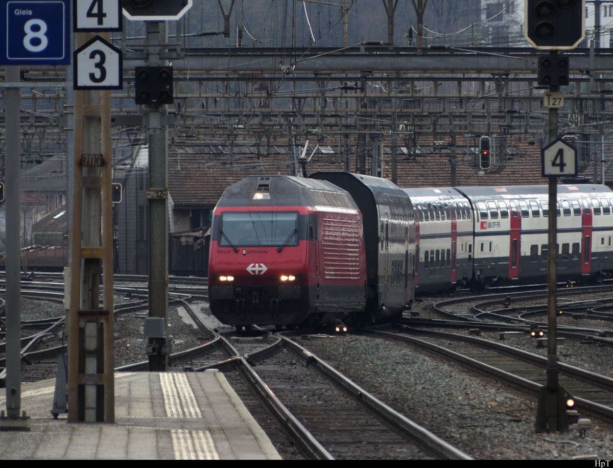 SBB - Lok 460 026-8 bei der Einfahrt in den Bahnhof Olten am 31.01.2021