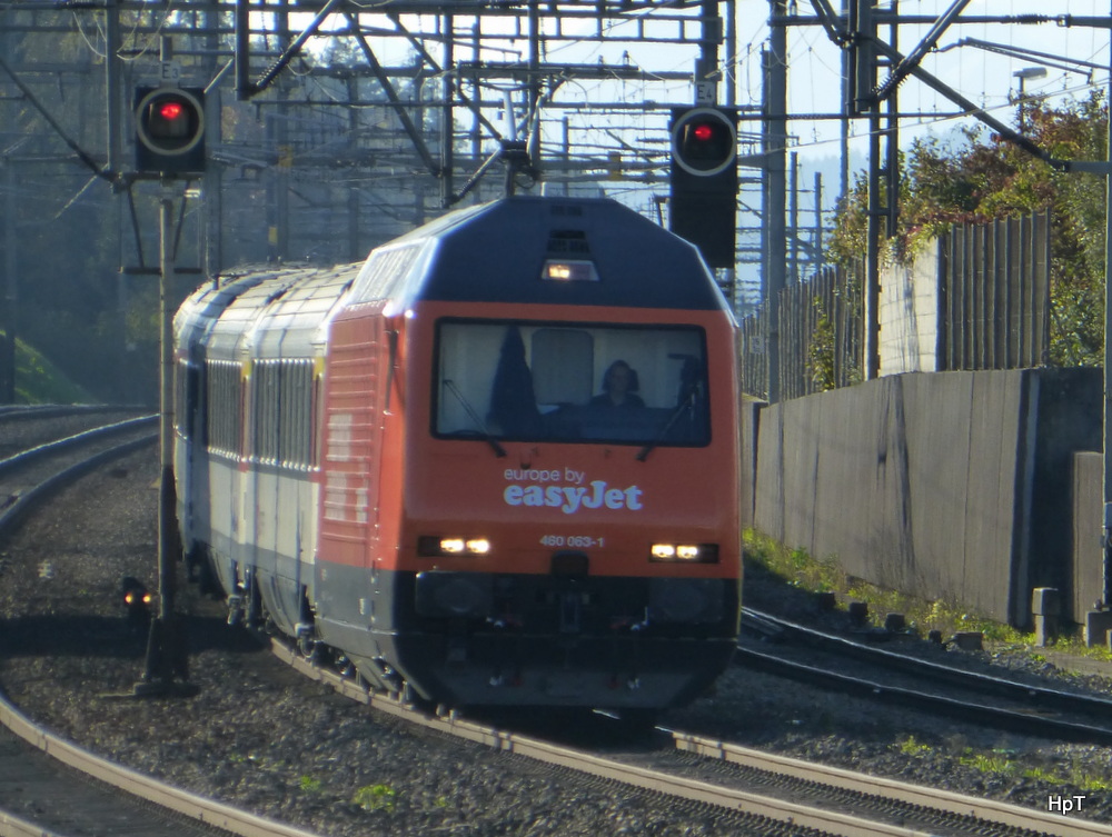 SBB - Lok 460 063-1 mit RE bei der einfahrt in den Bahnhof Rupperswil am 26.10.2014