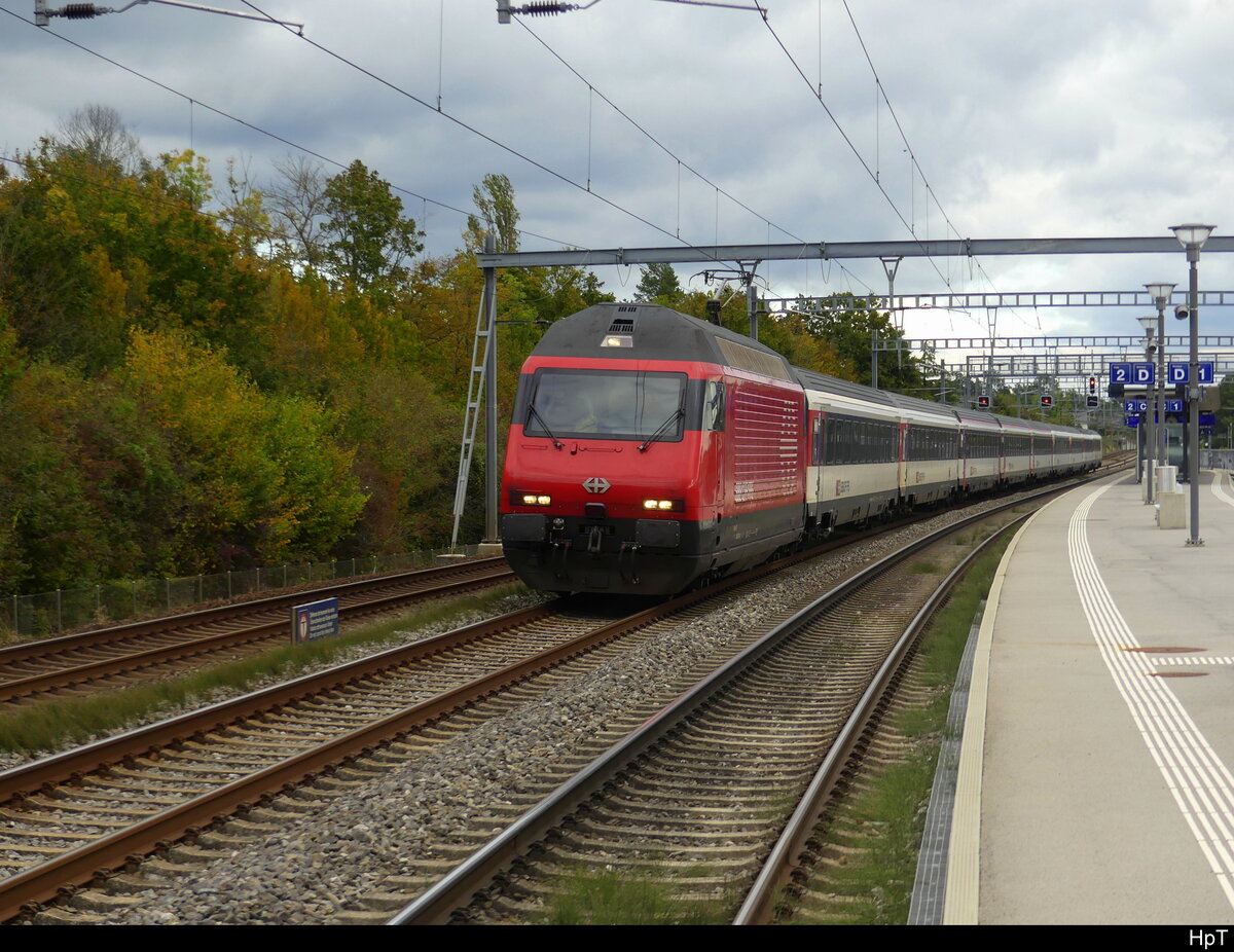 SBB - Lok 460 074-8 IR bei der durchfahrt in Mies am, 2024.10.03