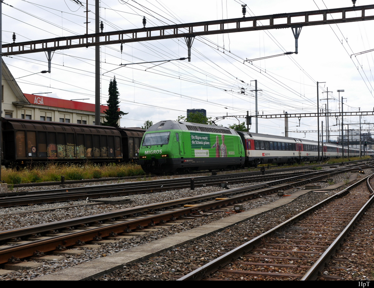 SBB - Lok 460 080-5 mit IR unterwegs in Prattelen am 21.07.2018