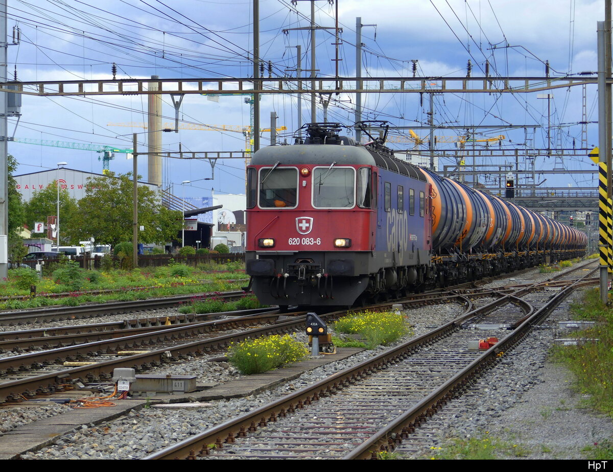 SBB - Lok 620 083-6 mit Güterzug unterwegs in Pratteln am 2024.09.30 .... Standort des Fotografen ausserhalb der Geleise auf der Strasse