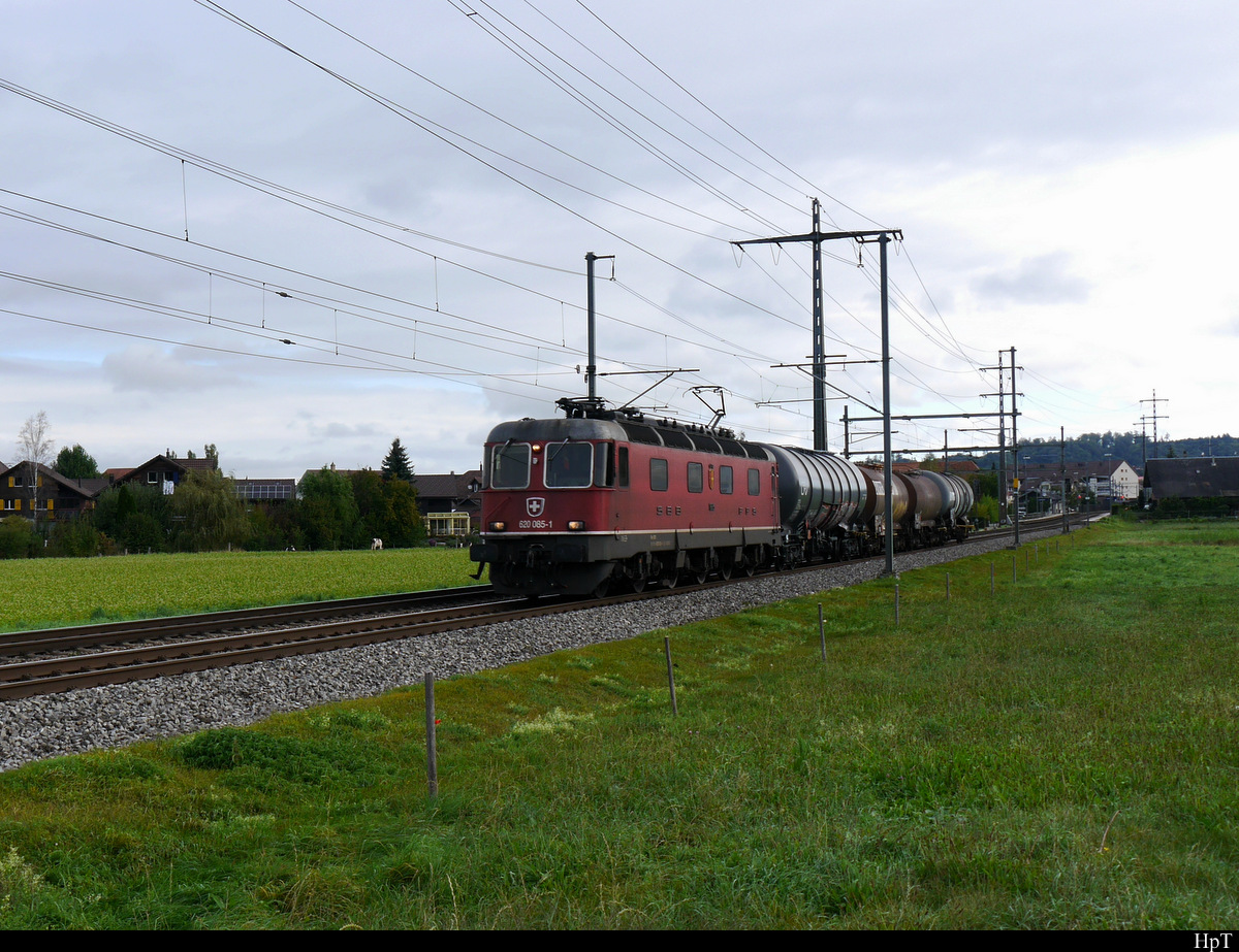 SBB - Lok 620 085-1 vor Güterzug unterwegs bei Lyssach am 28.09.2020