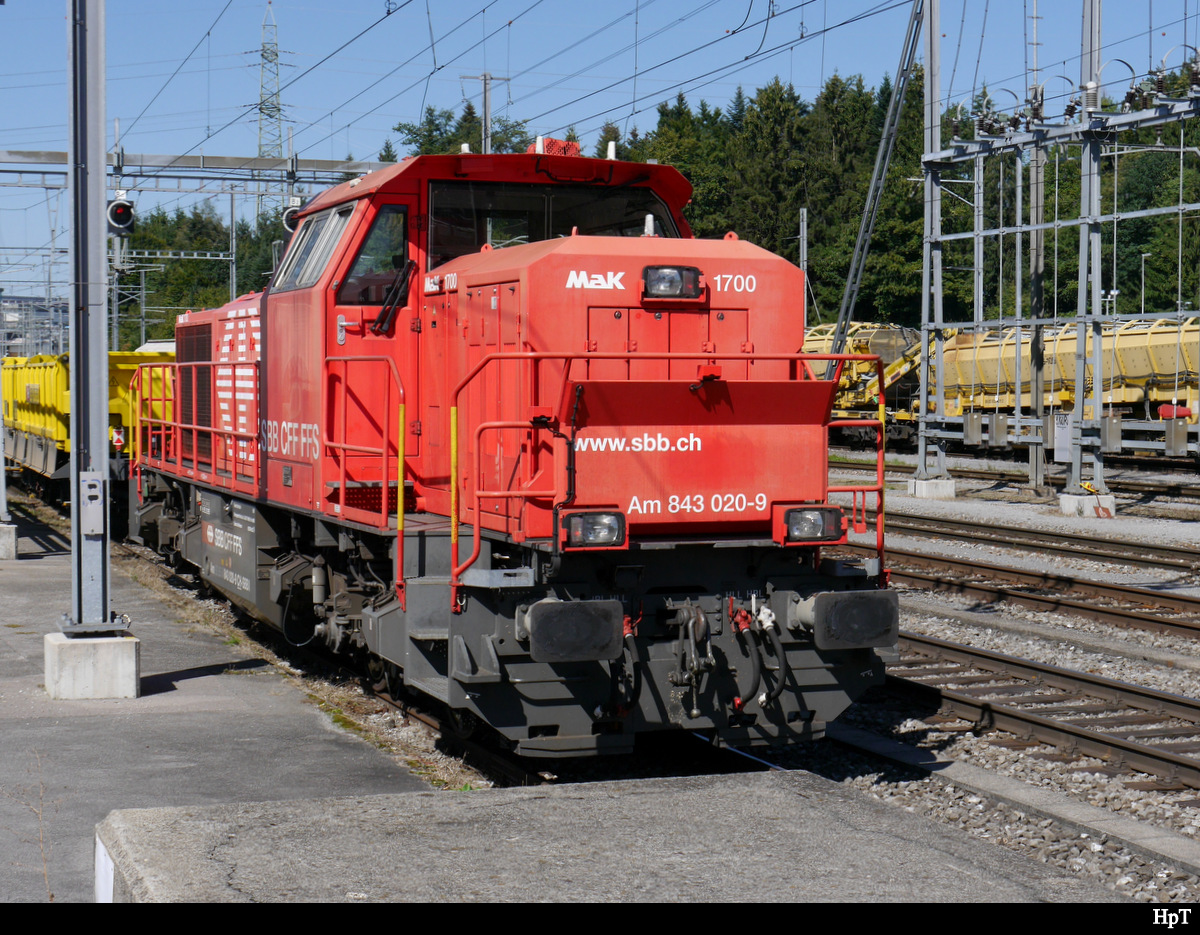SBB - Lok Am 843 020-9 abgestellt im Bahnhofsareal von Rothenburg am 25.09.2018