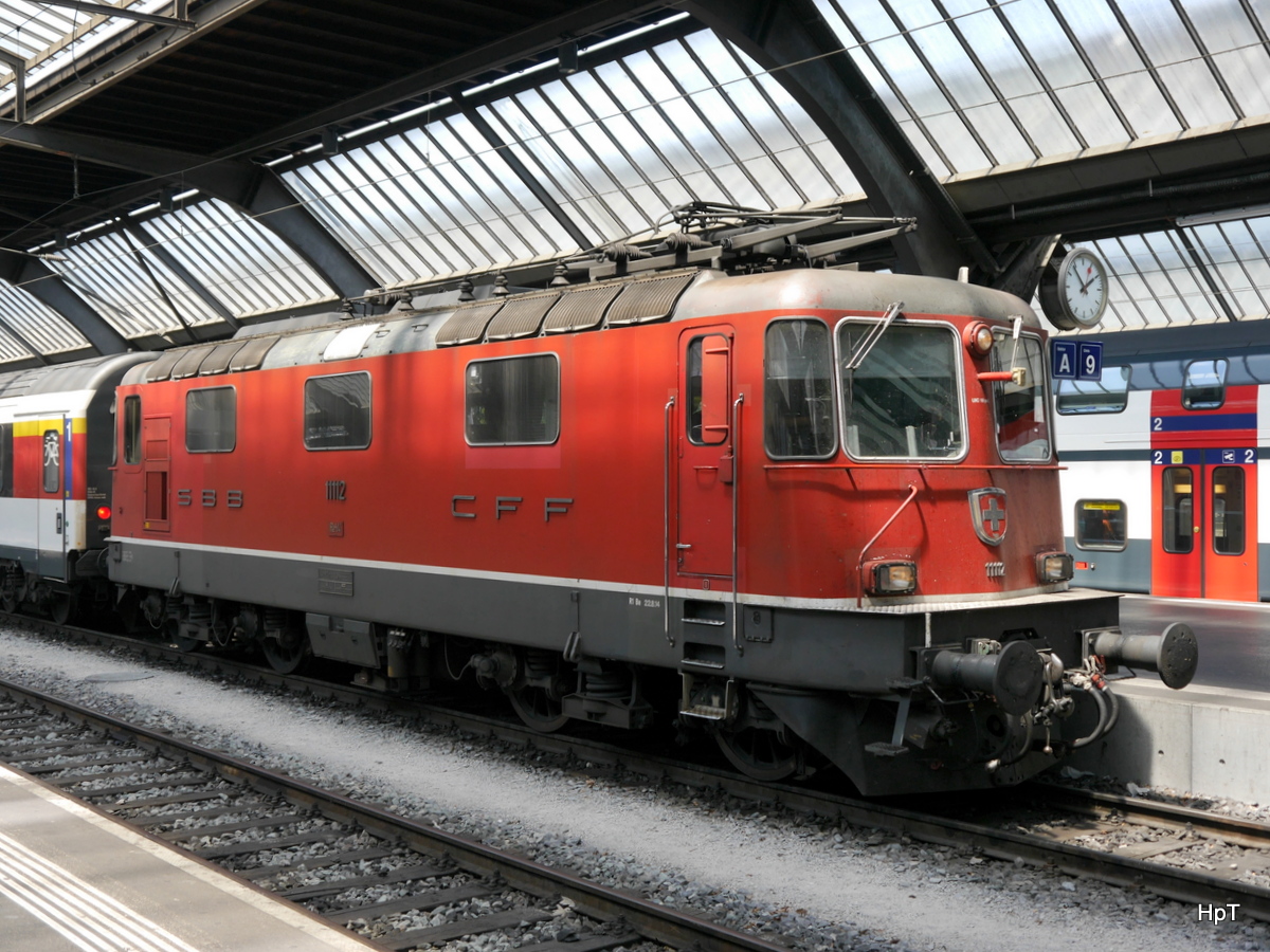 SBB - Lok Re 4/4 11112 im HB Zürich am 04.07.2015