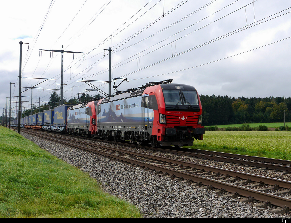SBB - Loks 193 473 + 193 476 vor Güterzug unterwegs bei Lyssach am 28.09.2020