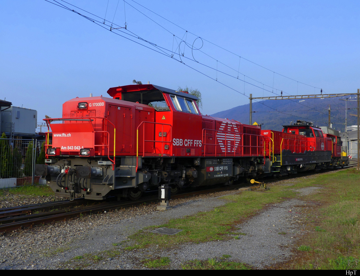 SBB - Lok`s 843 043-1 + 940 027 + 234 082 vor dem Eingang zum IW Biel am 15.04.2022