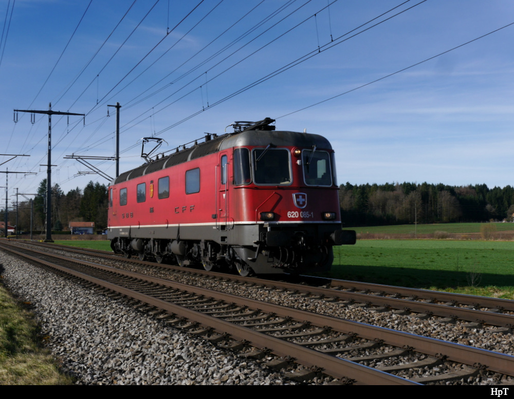 SBB - Lokzug  Re 6/6   620 085-1 unterwegs bei Lyssach am 20.02.2020