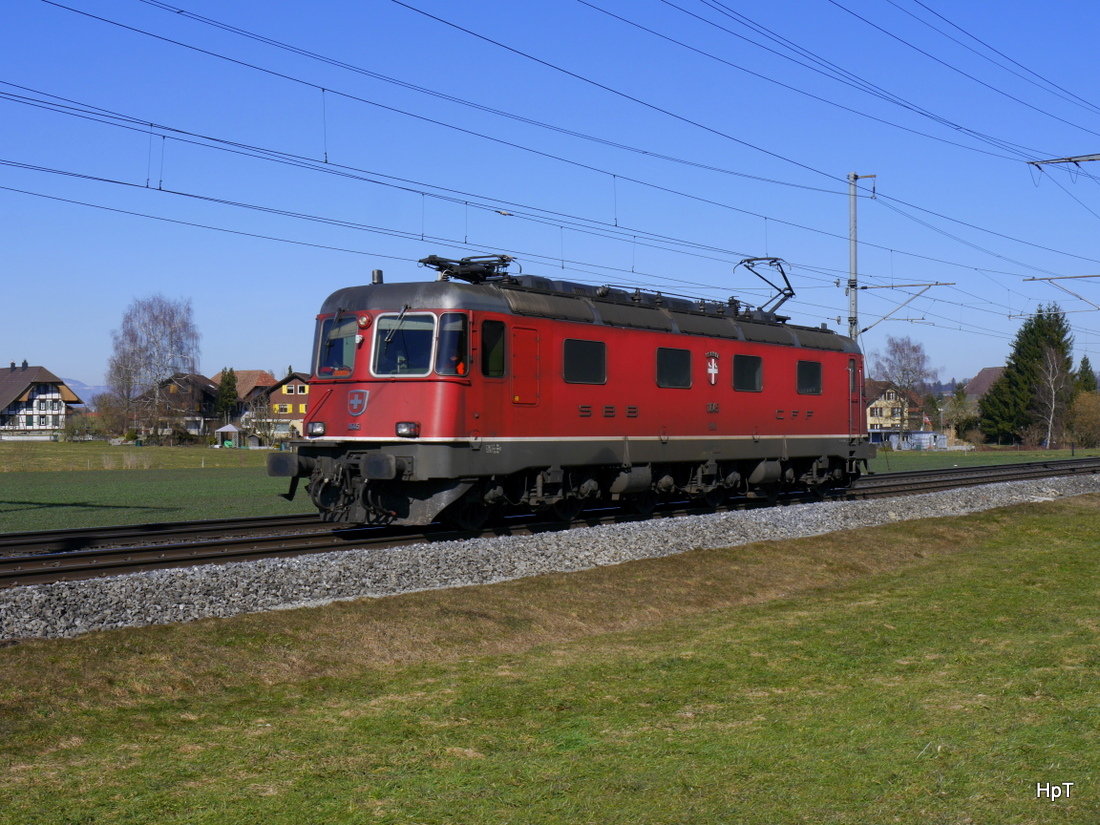 SBB - Lokzug Re 6/6  11645 unterwegs bei Lyssach am 26.02.2015