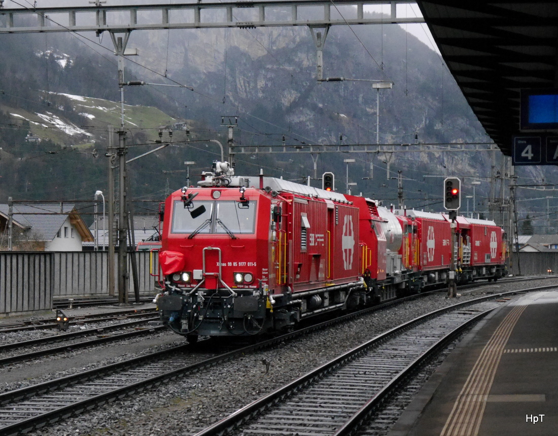 SBB - LRZ unterwegs im Bahnhofsareal in Erstfeld am 27.02.2015