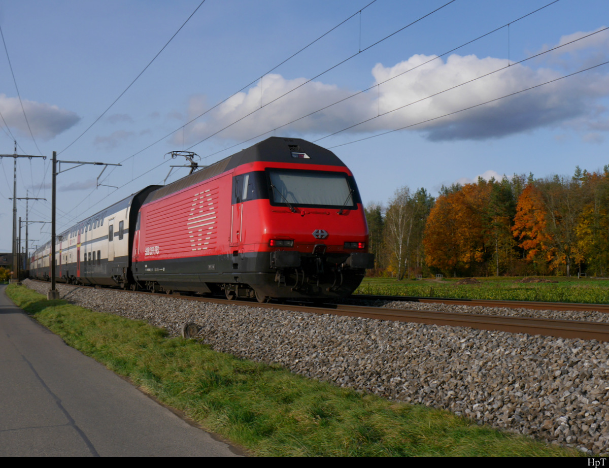 SBB - Nachschuss eines IC bei Uttigen am Schluss eine unbekannte 460 am 24.10.2020