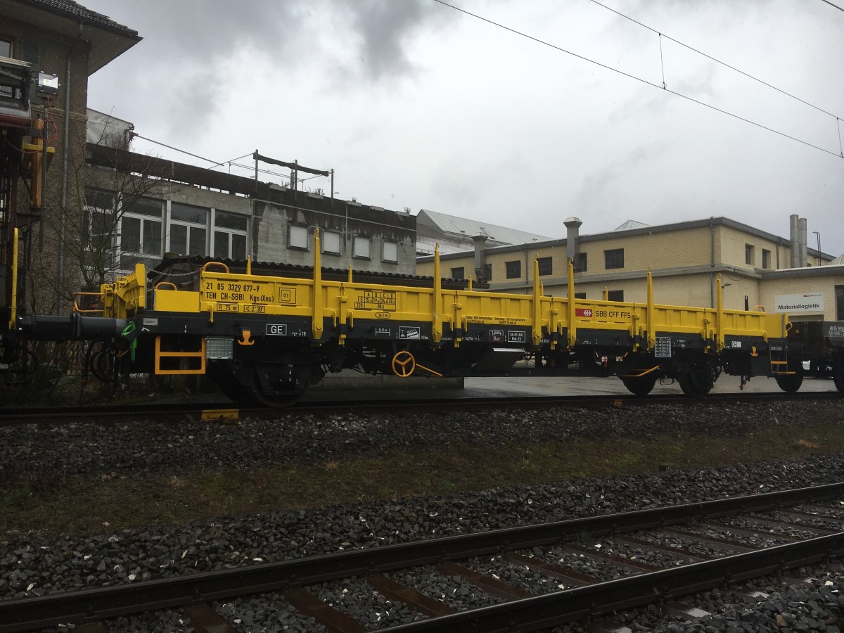 SBB neuer Wagen für Bahndienst und Fahrleitungsdienst. Kgs ( Xns) 21 85 3329 077-9
Am 23.02.2016 in Biel/ Bienne Unterwerk.