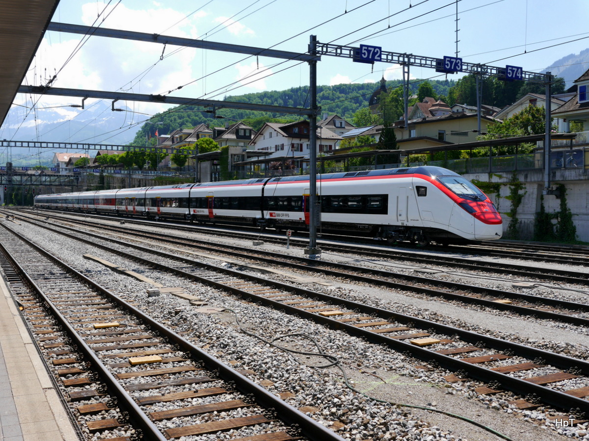 SBB - Neuster SBB Triebzug von Stadler der RABe 501 001 abgestellt im Bahnhof von Spiez am 27.05.2017