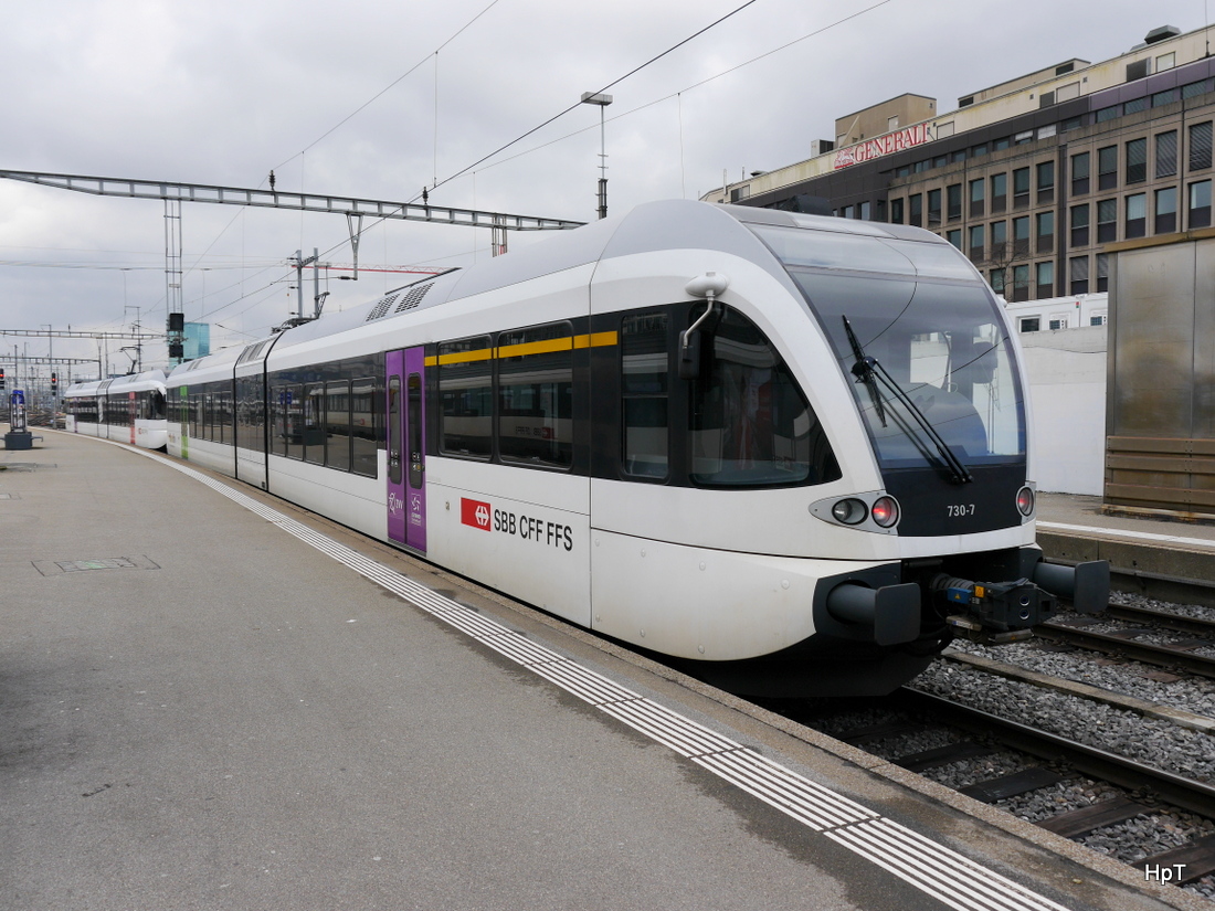 SBB - Nicht alltägliche Gäste die Triebwagen 526 730-7 und im Schlepp von 526 703-4 in Zürich HB am 28.02.2015