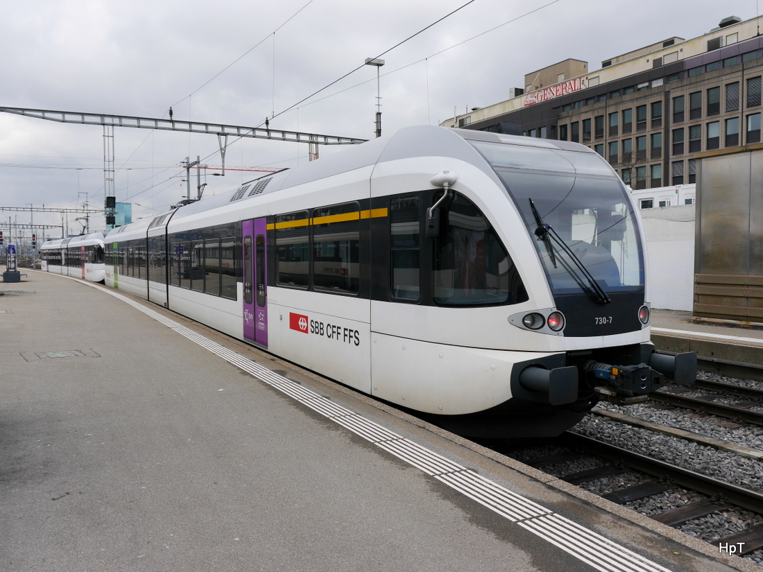 SBB - Nicht alltägliche Gäste die Triebwagen 526 730-7 und im Schlepp von 526 703-4 in Zürich HB am 28.02.2015