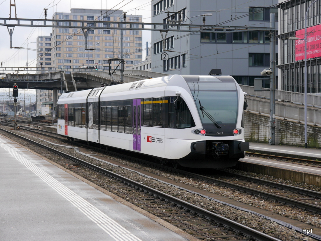 SBB - Nicht alltäglicher Gast der GTW Be 2/6 526 703-4 in Zürich Altstetten am 28.02.2015