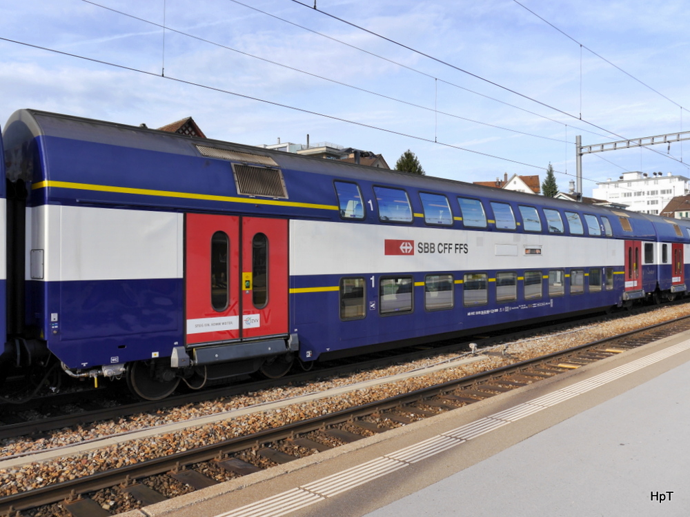 SBB - Personenwagen 1+2 Kl. AB  50 85 36-33 168-1 im Bahnhof Romanshorn am 13.12.2014