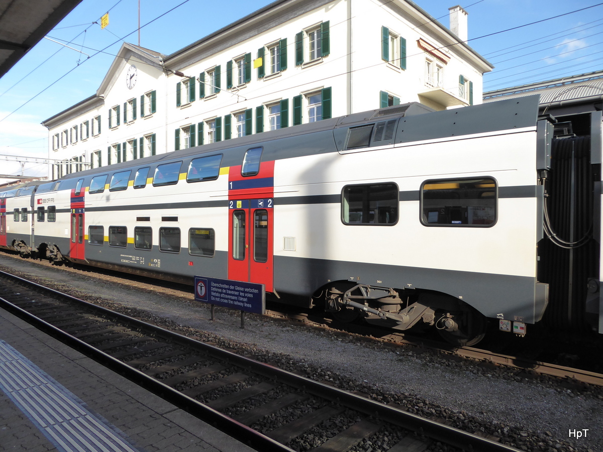 SBB - Personenwagen 1+2 Kl. 94 85 55 11 014-7 in Olten am 11.02.2016
