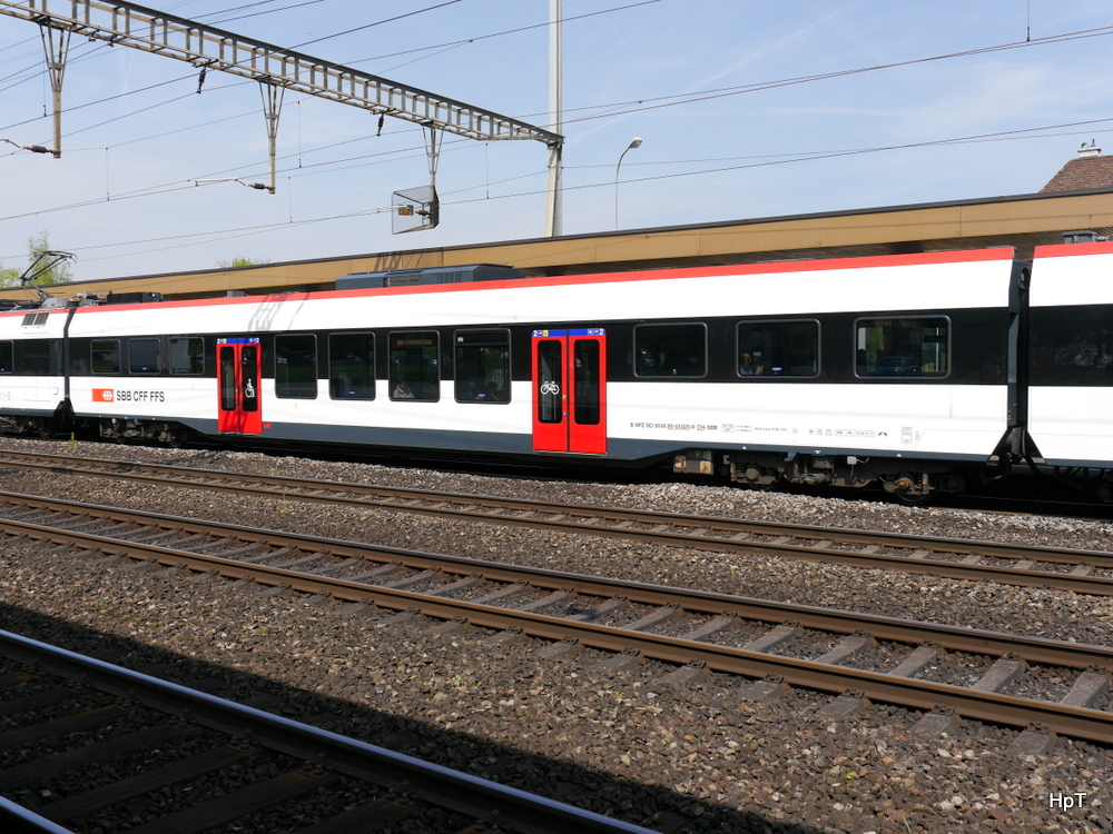 SBB - Personenwagen 2 Kl. B 50 85 29-43 025-9 im Bahnhof Rupperswil am 25.04.2014