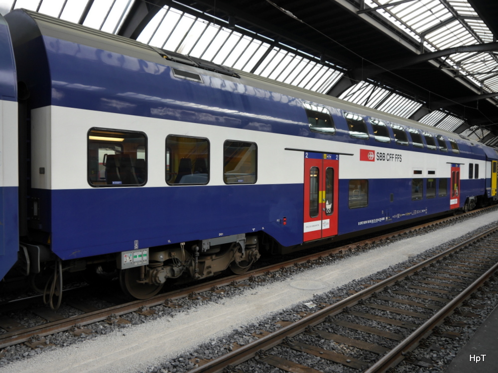 SBB - Personenwagen 2 Kl.  B 50 85 26-73 011-6 im HB Zürich am 21.09.2014
