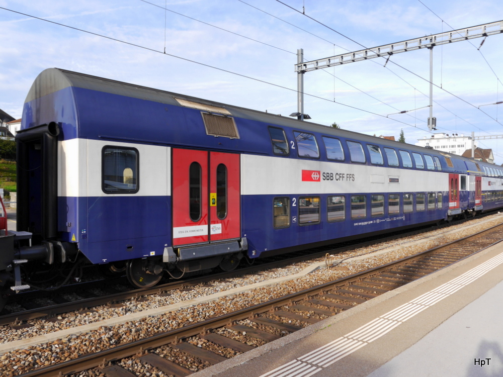 SBB - Personenwagen 2 Kl. B  50 85 26-33 023-0 im Bahnhof Romanshorn am 13.12.2014