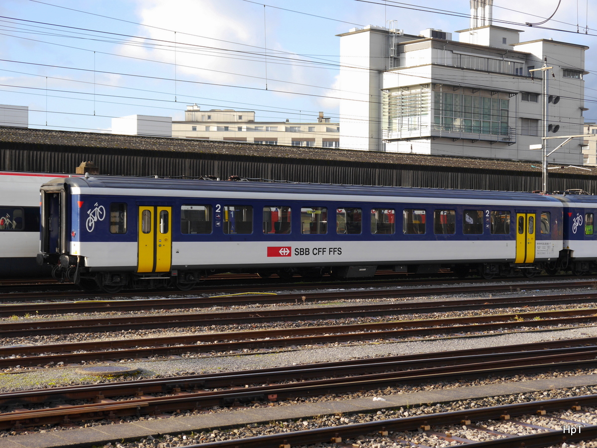 SBB - Personenwagen 2 Kl.  B  50 85 20-35 601-7 abgestellt im Bahnhofsareal von Biel am 23.01.2016