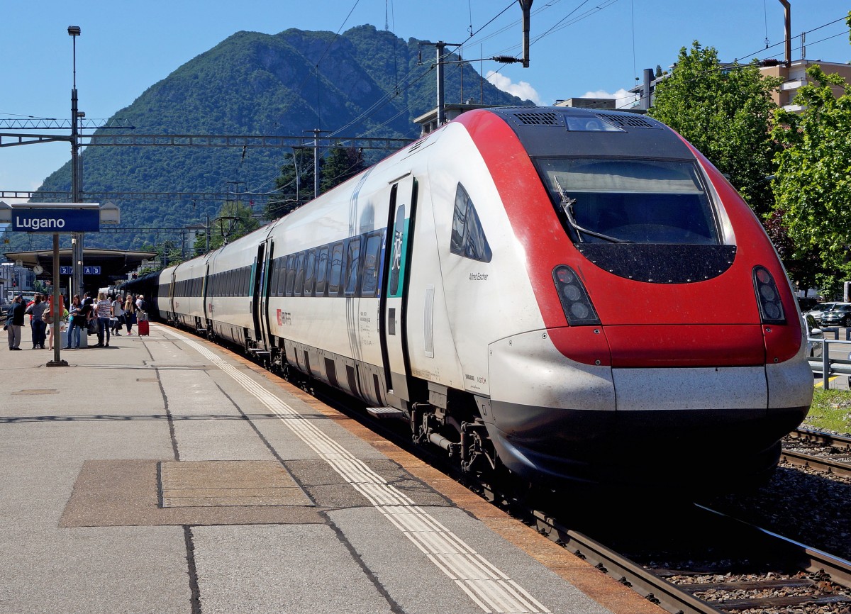 SBB: RABDe 500 (ICN) Doppeltraktion in Lugano am 21. Juni 2015.
Foto: Walter Ruetsch