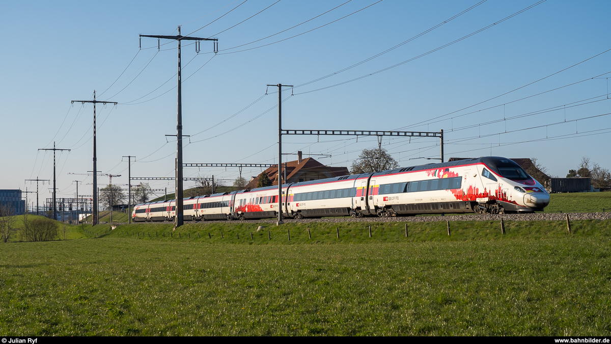SBB RABe 503 022 als EC 59 Basel - Brig am 1. April 2020 zwischen Ostermundigen und Gümligen.