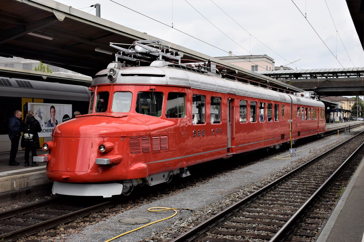 SBB RAe 4/8 1021 «Churchill-Pfeil» startet am 4. Mai 2019 zur Rundfahrt anlässlich des Jubiläums 150 Jahre Seelinie 