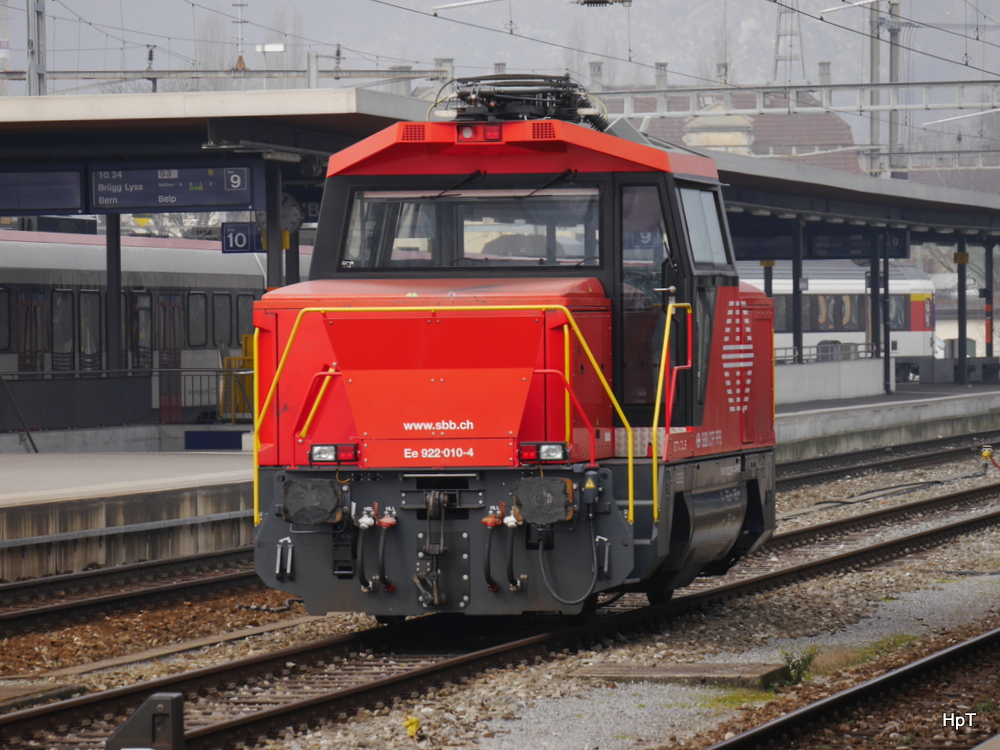 SBB - Rangierlok 922 010-4 im Bahnhofsareal in Biel am 15.03.2014