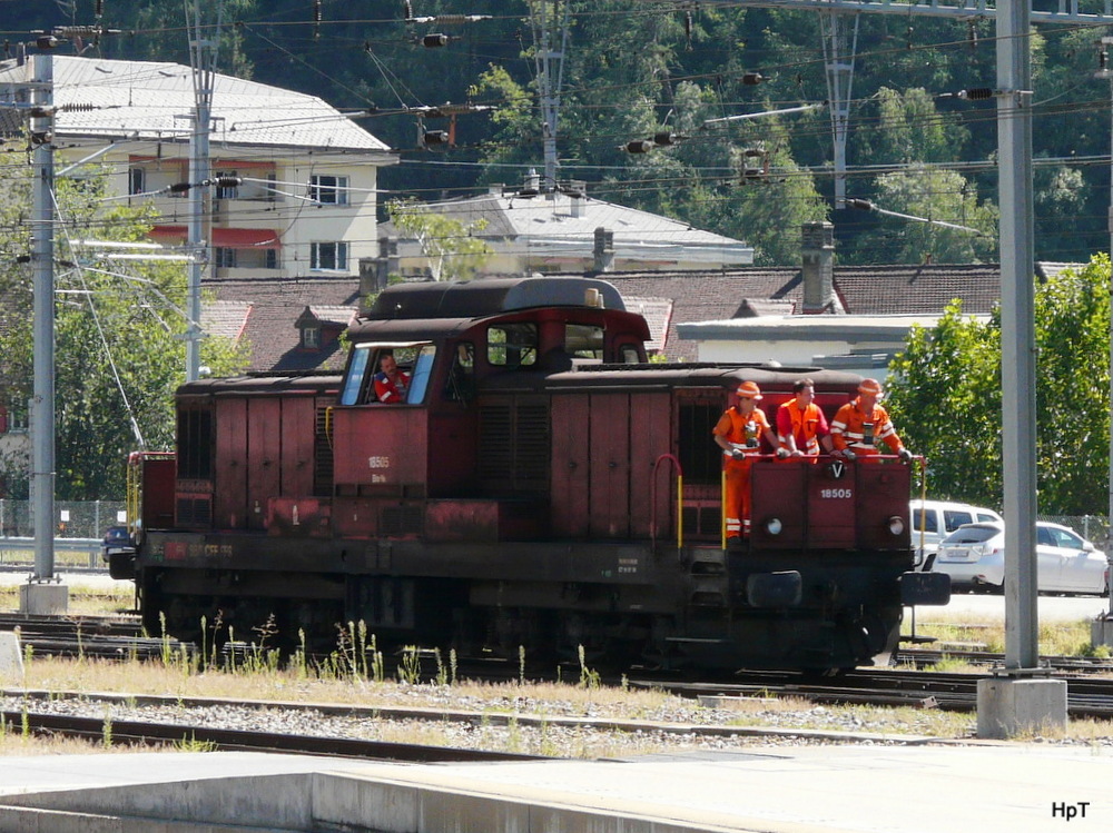SBB - Rangierlok Bm 6/6  18505 bei Rangierfahrt im Bahnhofsareal von Brig am 02.09.2013