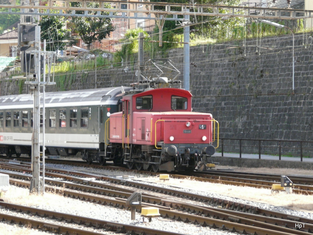 SBB - Rangierlok Ee 3/3 16448 bei Rangierfahrt im Bahnhof Bellinzona am 18.09.2013
