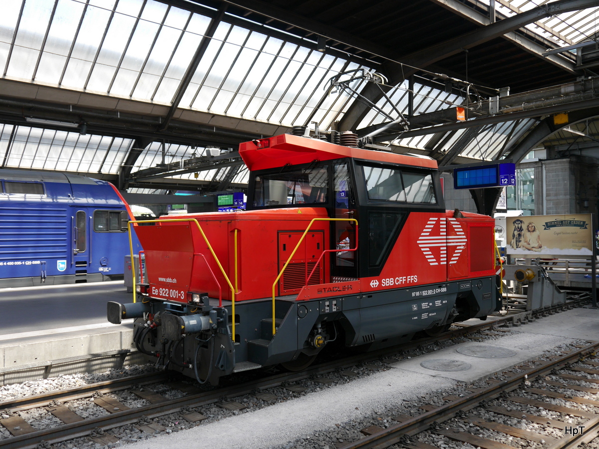 SBB - Rangierlok Ee 922 001-3 im HB Zürich am 04.07.2015