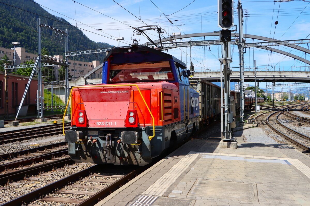 SBB Rangierlok Ee 923 011-1 am 08.07.26 in Brig Bhf vom Bahnsteig aus fotografiert 