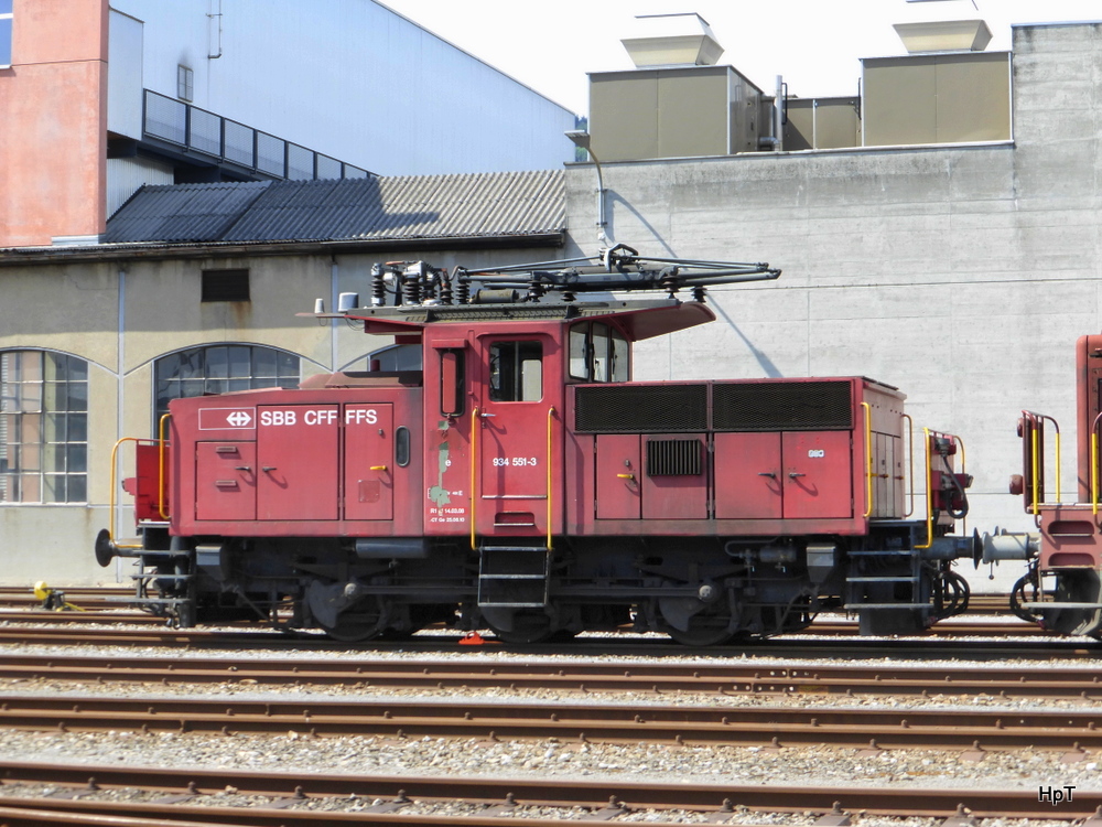 SBB - Rangierlok  Ee 934 551-3 im Areal der IW Biel am 10.08.2014