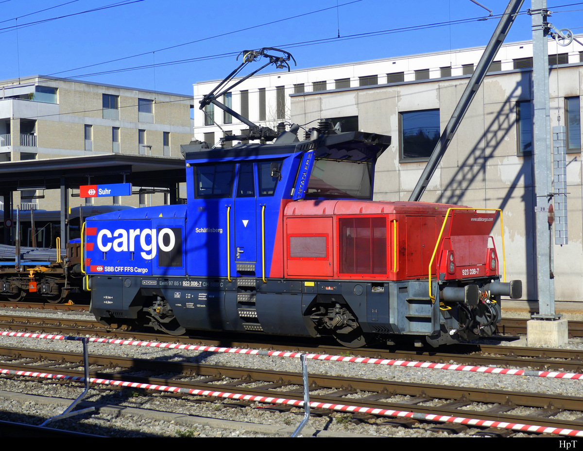SBB - Rangierlok Eem 923 008-7 abgestellt im Bahnhof von Suhr am 18.04.2022