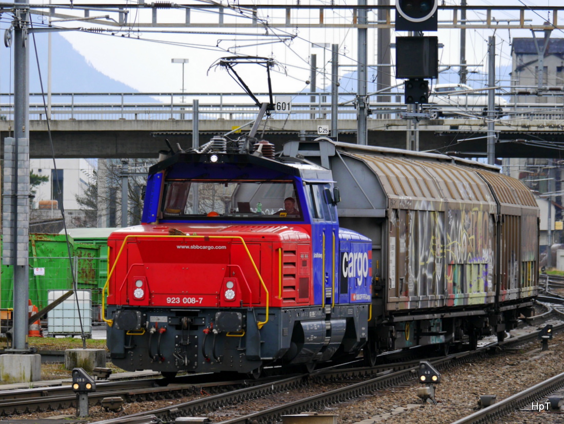 SBB - Rangierlok Eem 923 008-7 bei der einfahrt im Bahnhof Buchs/SG am 27.03.2015