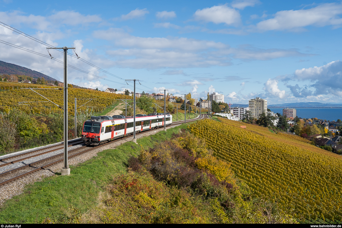 SBB RBDe 560 267  Nebikon  am 24. Oktober 2020 als Regio Neuchâtel - Buttes bei Auvernier.