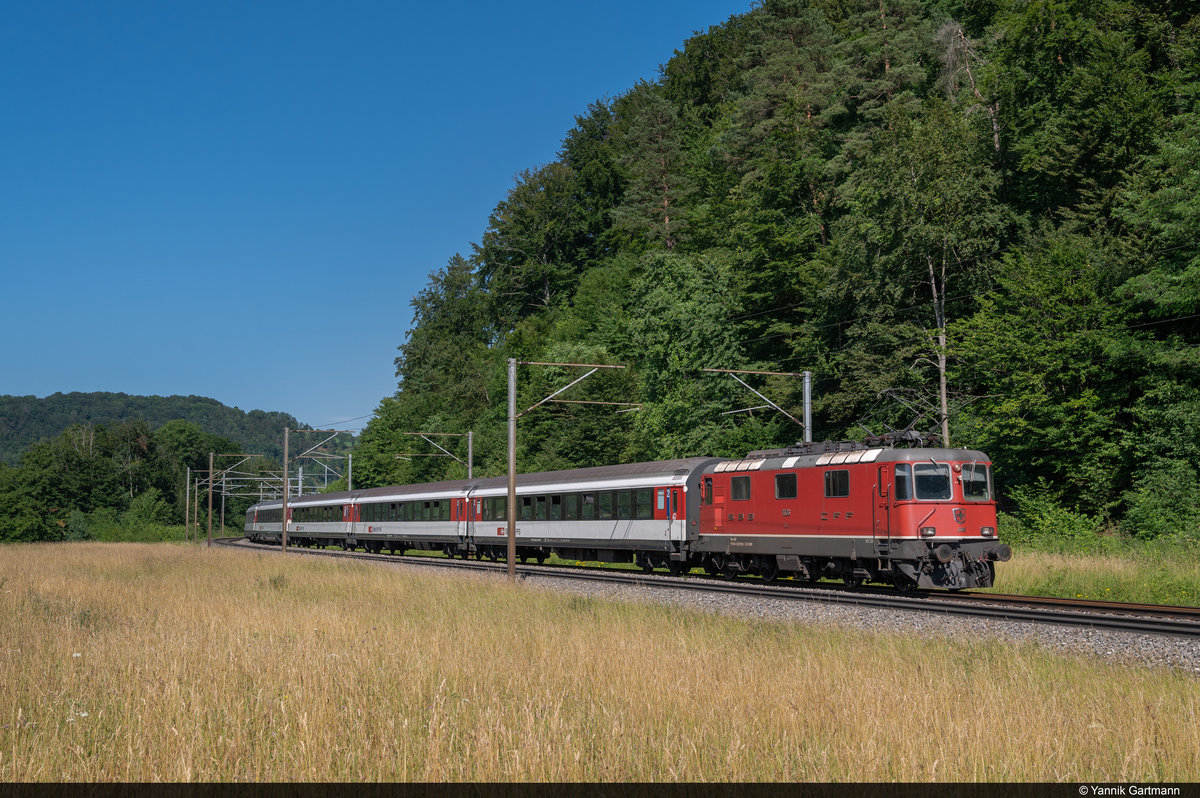 SBB Re 420 136-4 mit einem IR36 aufgenommen am 27.06.2020 bei Hornussen AG