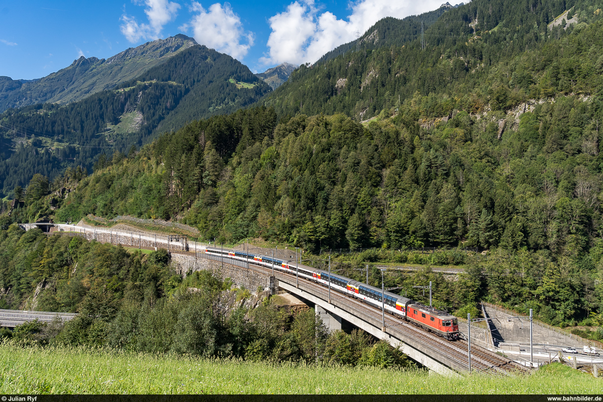 SBB Re 420 200 / Gotthard Panorama-Express Lugano - Arth-Goldau / Intschireussbrücke, 18. September 2021
