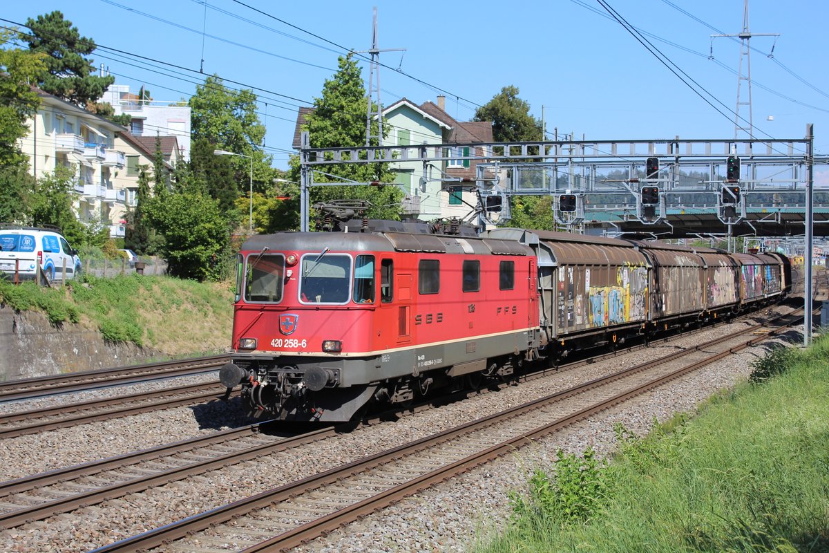 SBB Re 420 258-6 unterwegs zwischen Winterthur Grüze und Winterthur HB. Freitag, 27. Juli 2018