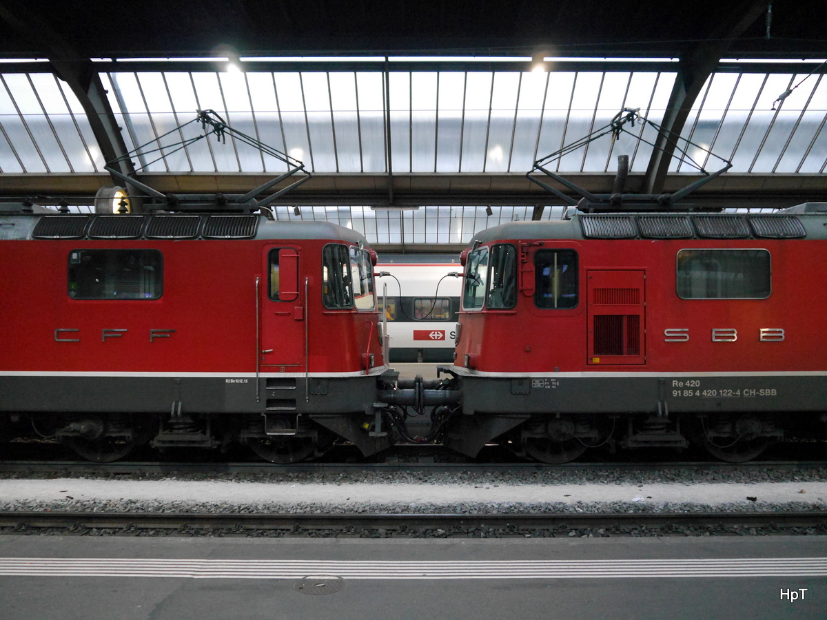 SBB - Re 4/4 11111 und Re 4/4  11122 zusammen im HB Zürich am 28.01.2018
