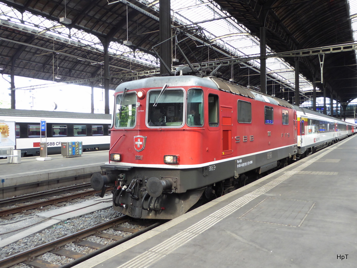 SBB - Re 4/4 11115 im Bahnhof Basel SBB am 09.05.2016